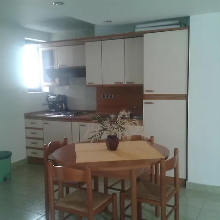 Carol University Square Apartment *