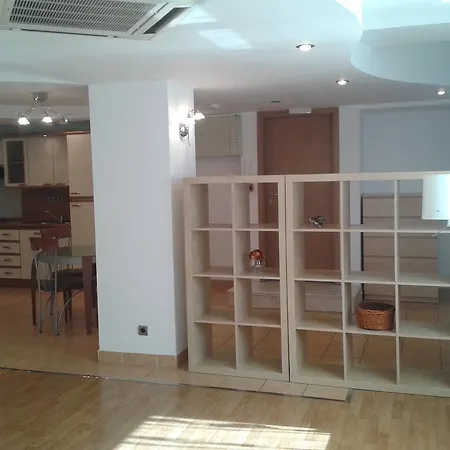 Carol University Square Apartment *